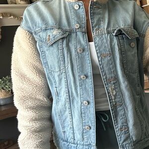 American Eagle Outfitters Light Blue Denim Jacket with Cream Sherpa